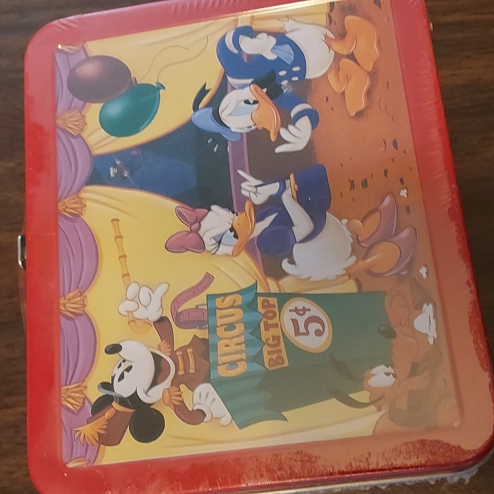 Vintage. Disney. metal lunchbox